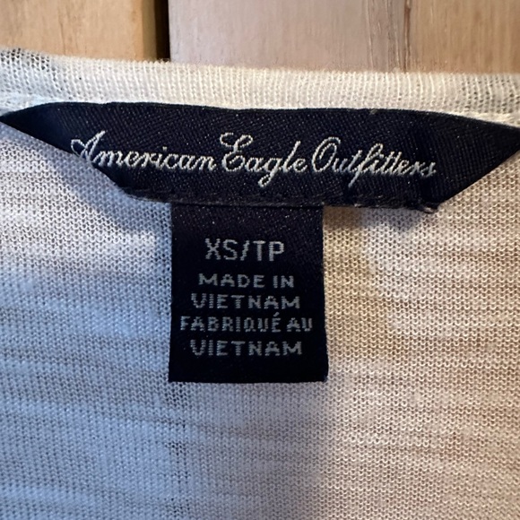 AEO White Lightweight Blouse XS - Picture 5 of 7